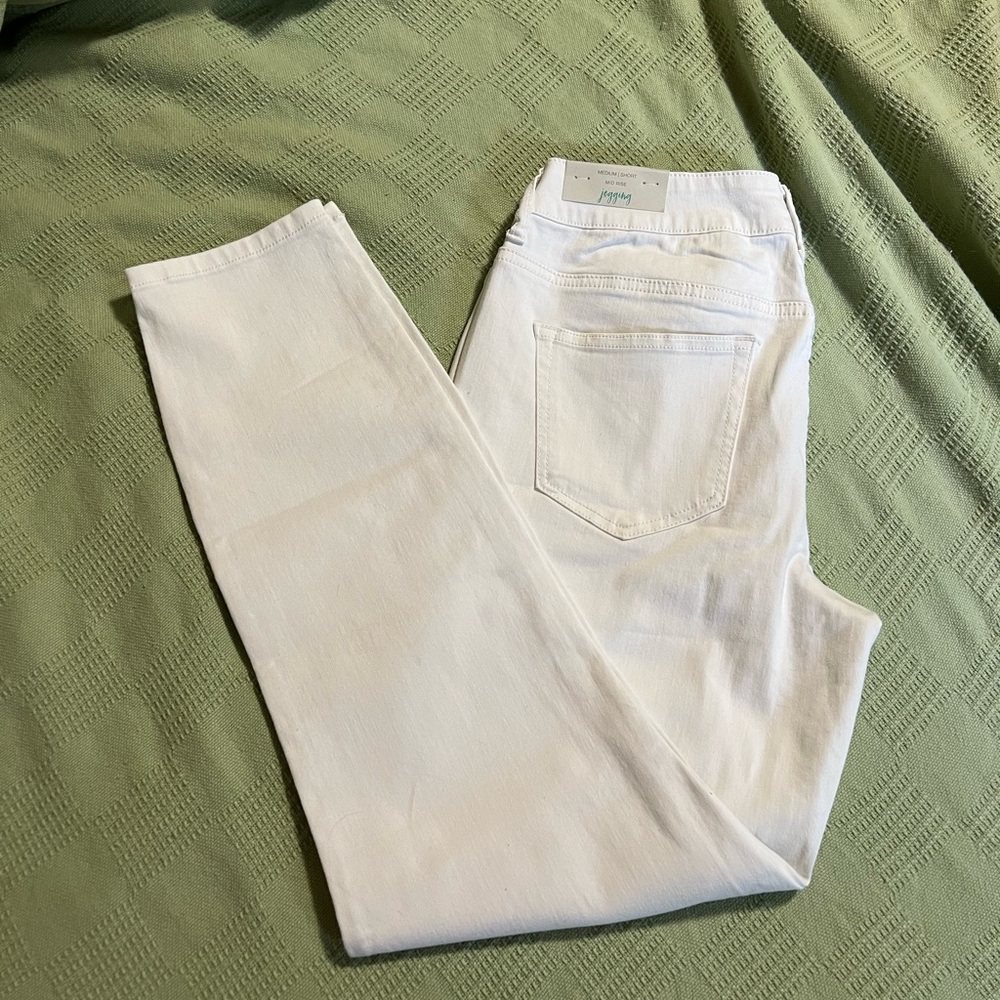 NWT White Maurice’s pants  SZ M Short
